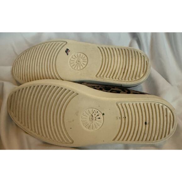 UGG Women’s Leopard Print Slip-On Sneakers Size 7 US 38 EU Casual Flats Shoes - Picture 8 of 11